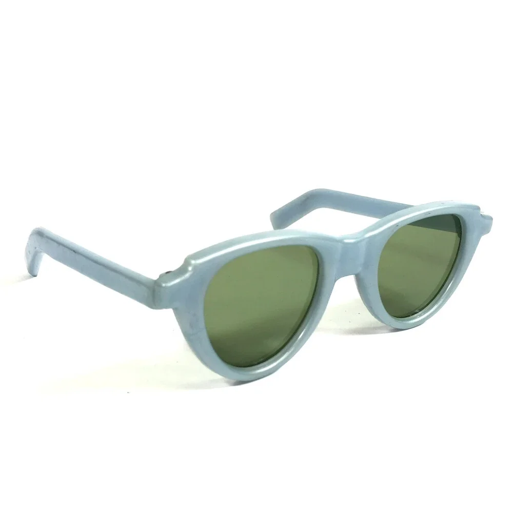 Vintage Sunglasses Shiny Sky Baby Blue Cat Eye Frames w/ Green Lenses 43-23-130